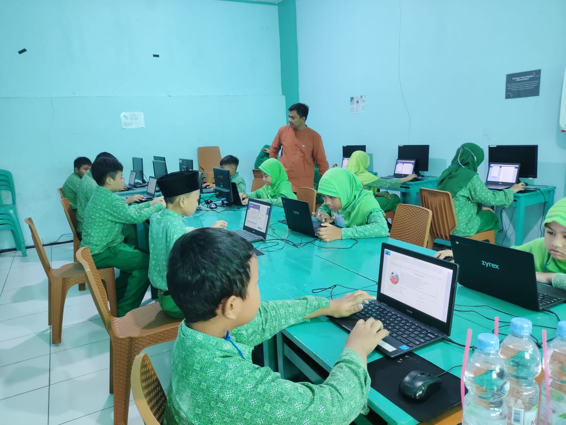 Utilizing YouTube in Education: Boosting Learning Motivation through Digital Technology at SD Plus Albina Bekasi