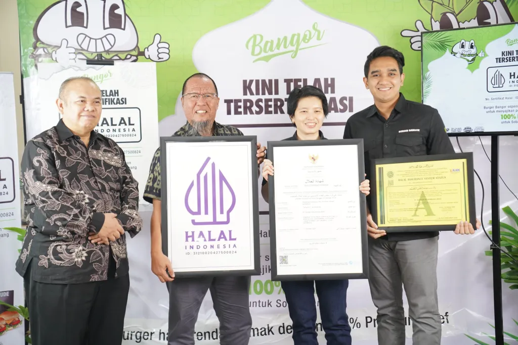 Burger Bangor Resmi Bersertifikat Halal! Kini Santap Burger Tanpa Ragu