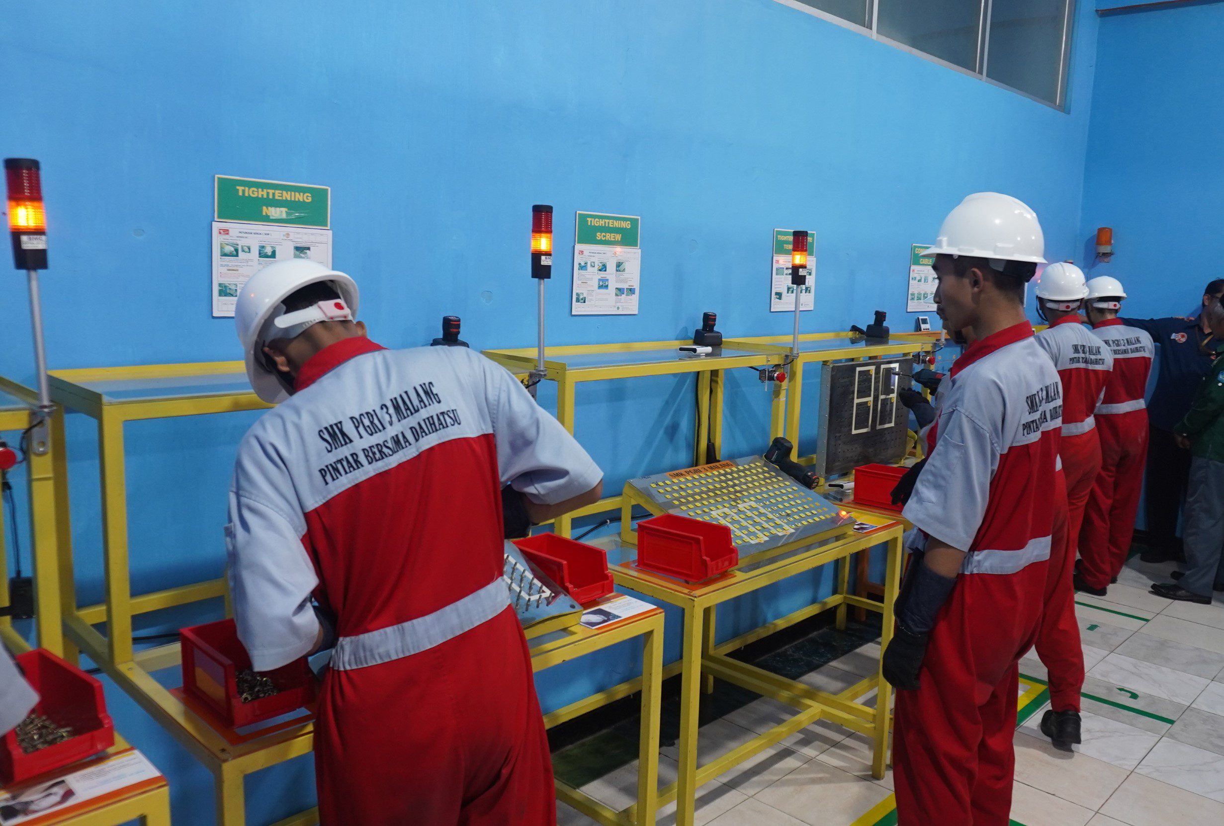 Daihatsu Perkuat SDM Masa Depan dengan Donasi Alat Manufaktur ke SMK dan Kampus