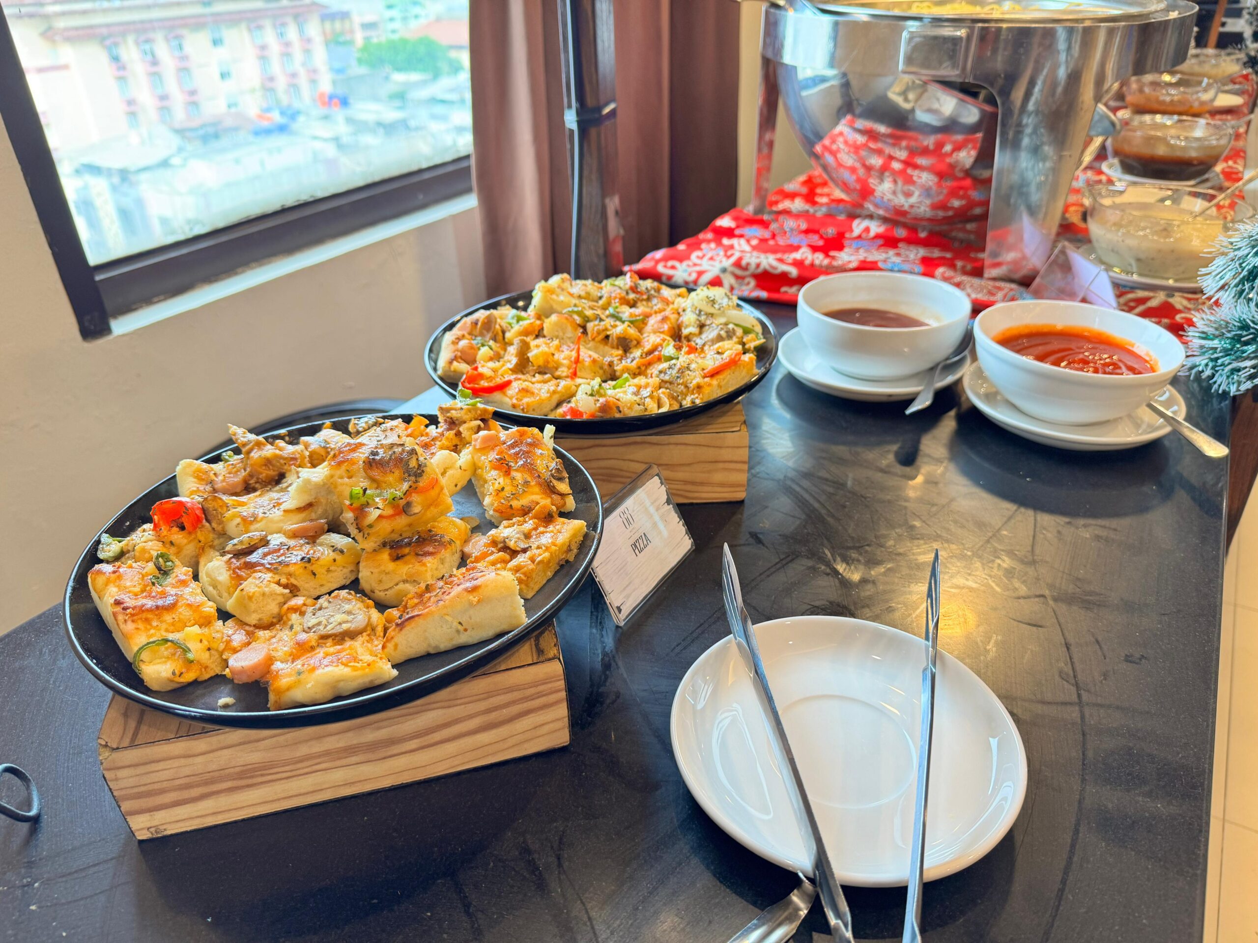 Celebrate Christmas and New Year with Special Offers from Hotel 88 Mangga Besar VIII