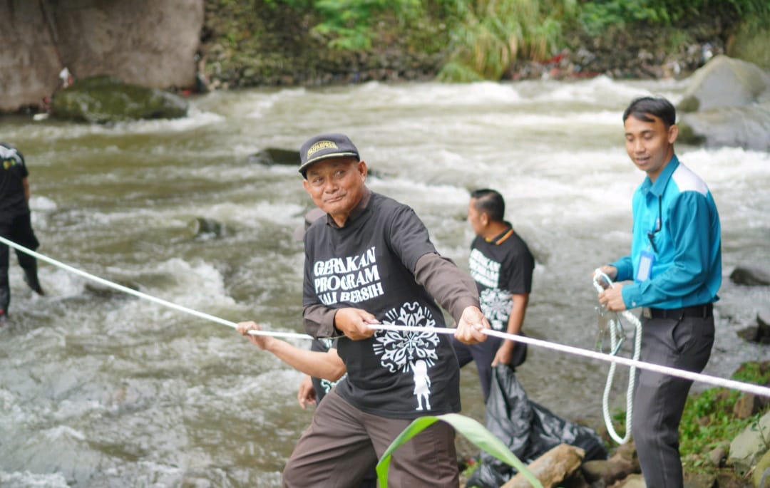 Enchanting Valley Leads the Charge in Bogor River Cleanup