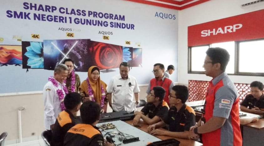 Cetak Generasi Unggul, Sharp Indonesia Hadirkan Program Pelatihan di SMKN 1 Gunung Sindur