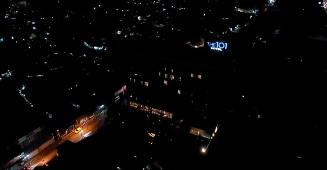 THE 1O1 Bogor Suryakancana Berpartisipasi dalam Earth Hour 2025: Aksi Kecil untuk Perubahan Besar