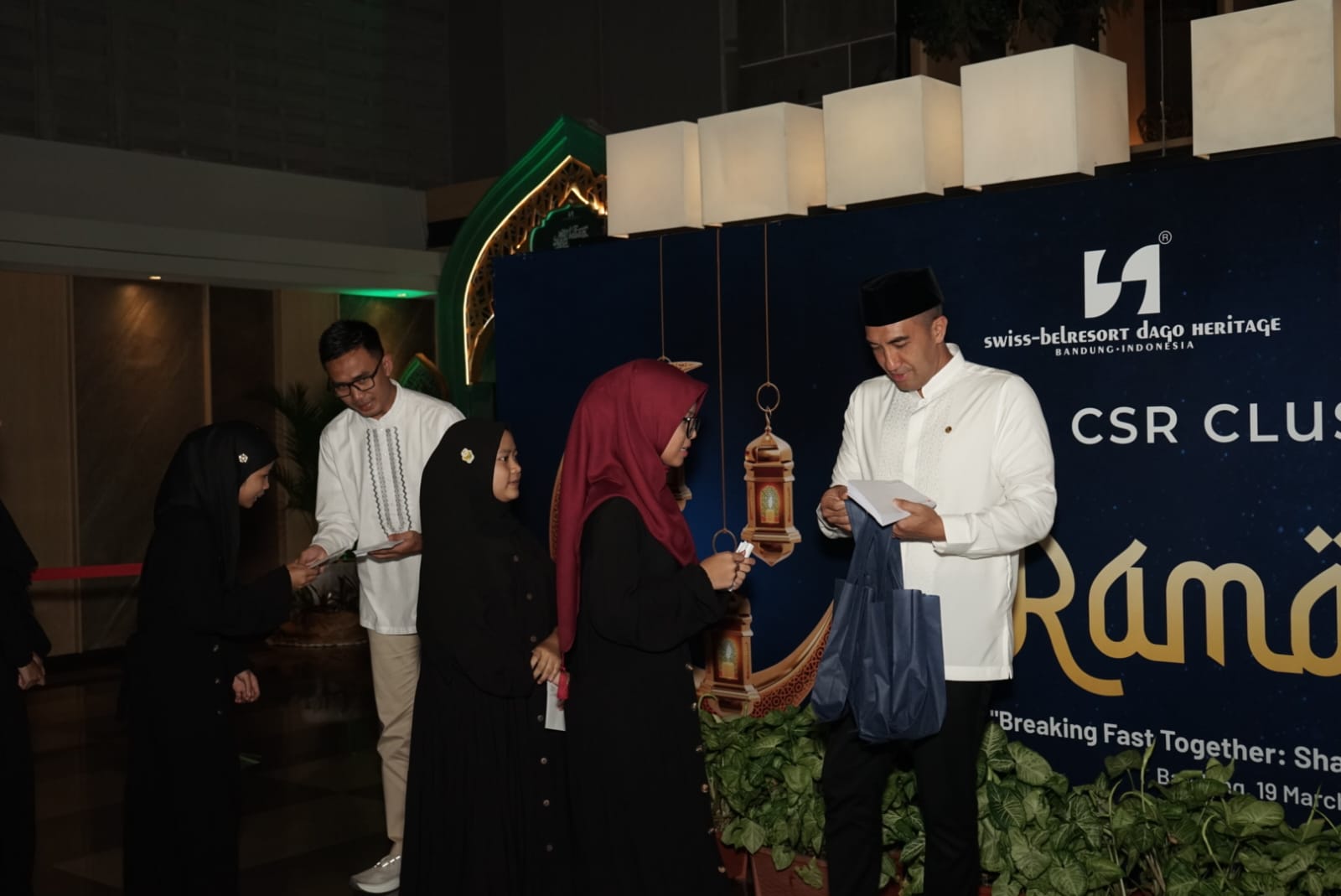 Ramadan's Spirit of Sharing: Zest Sukajadi Bandung and Swiss-Belresort Dago Heritage Host Heartwarming Iftar"