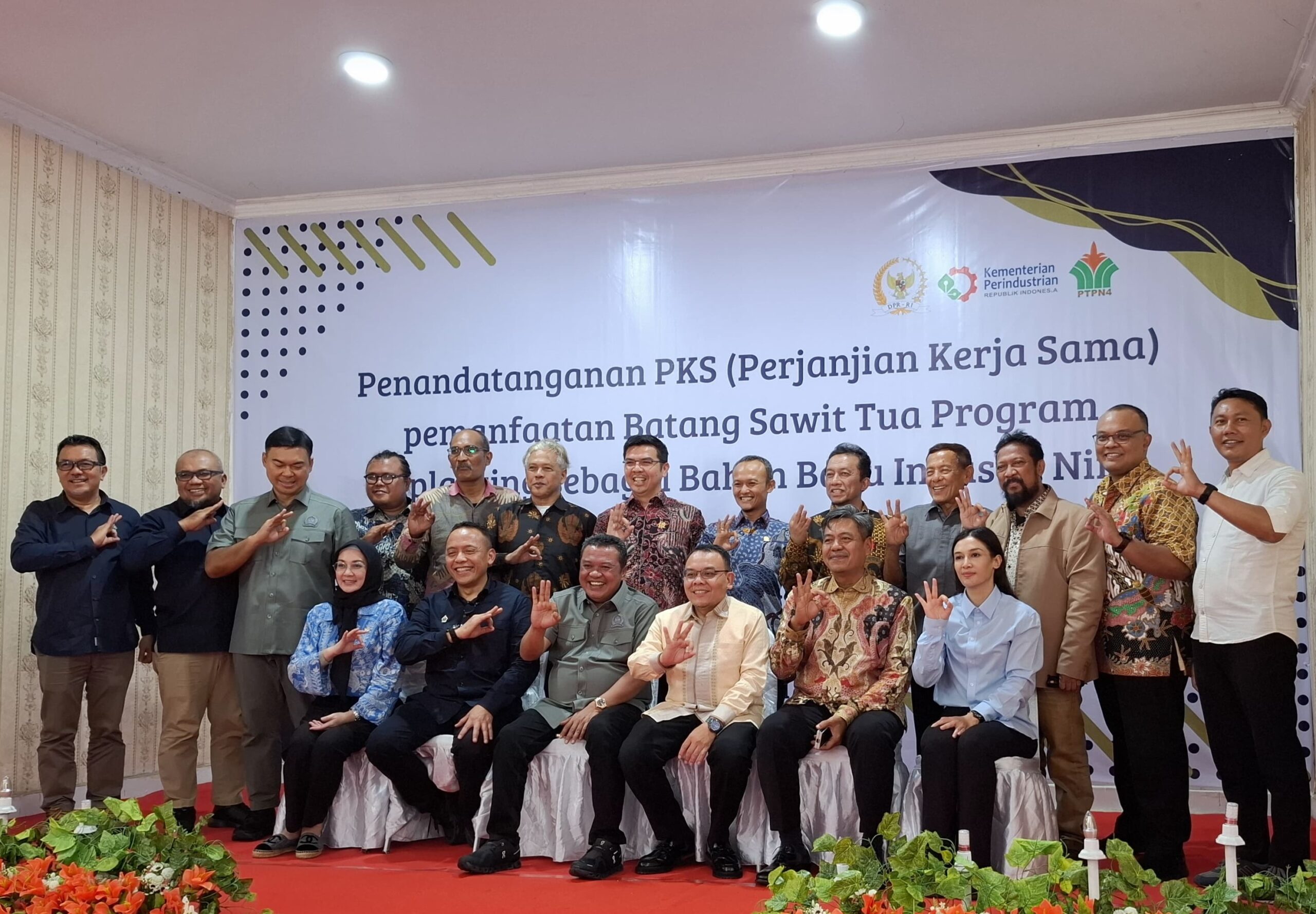 Kemenperin Ungkap Peluang Ekonomi Baru dari Nira Sawit untuk Petani Kemenperin Ungkap Peluang Ekonomi Baru dari Nira Sawit untuk Petani