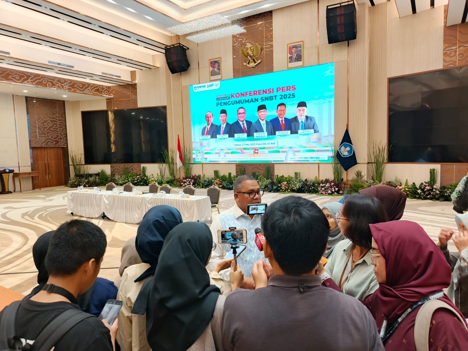 Detik-Detik Pengumuman SNBT 2025: Ribuan Impian Menemukan Jawaban!