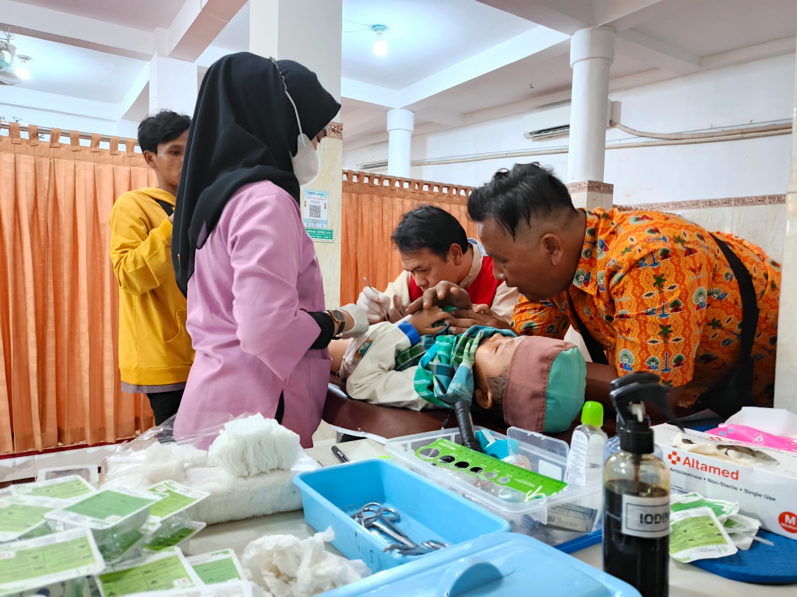 Tanah Abang Bersukacita: LAZIS Baitul Karim Gandeng Mitra Sukseskan Khitanan Gratis Tanpa Jahit!